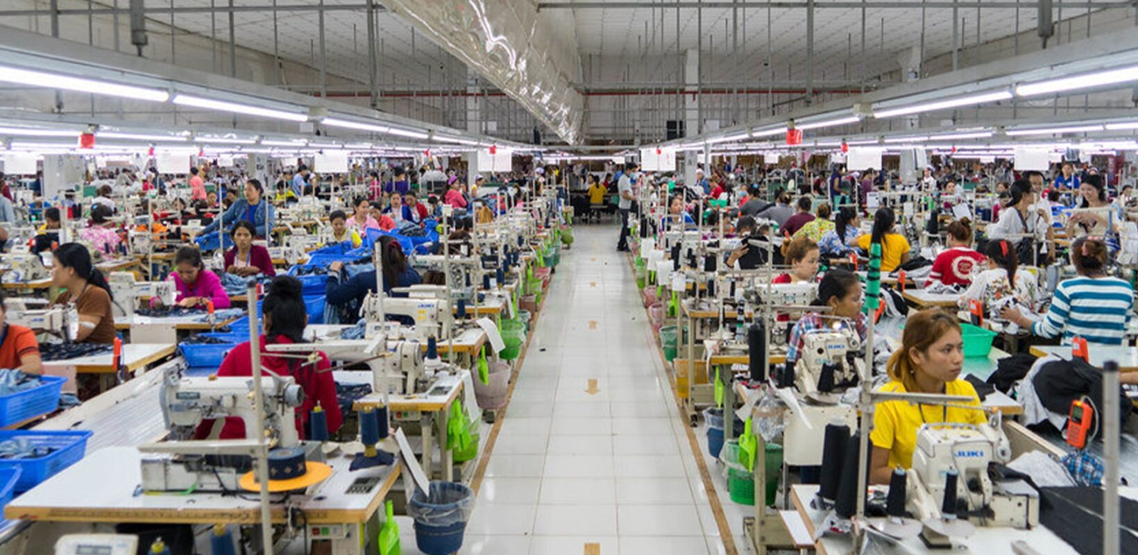 Large workforce in a clothing factory